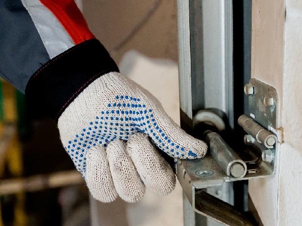 Ремонт секционных ворот в Зеленограде и области